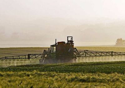 Pesticides : des concentrations de pesticides dans l’air même à plusieurs dizaines de mètres des champs