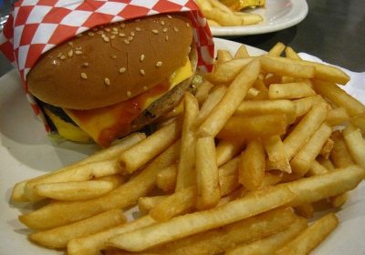 Étiquetage nutritionnel : un Nutri-Score bien discret chez McDonald’s et KFC