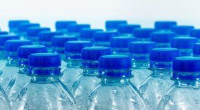 « Santé : 7 bouteilles d’eau sur 9 contiennent des microplastiques »