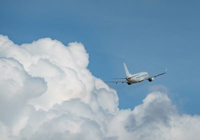 Billets d’avion : est-il possible de modifier ses noms et prénoms gratuitement ?