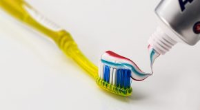 Dentifrices : pas de panique vis-à-vis du fluor !