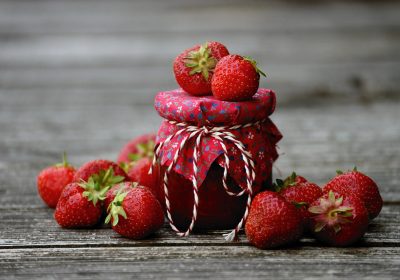 Confitures de fraises : des préparations moins sucrées mais ultratransformées